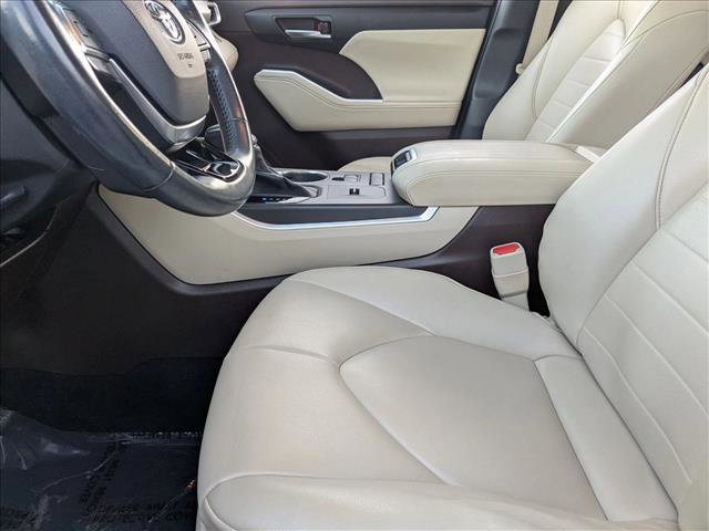 Used 2020 Toyota Highlander XLE image 14
