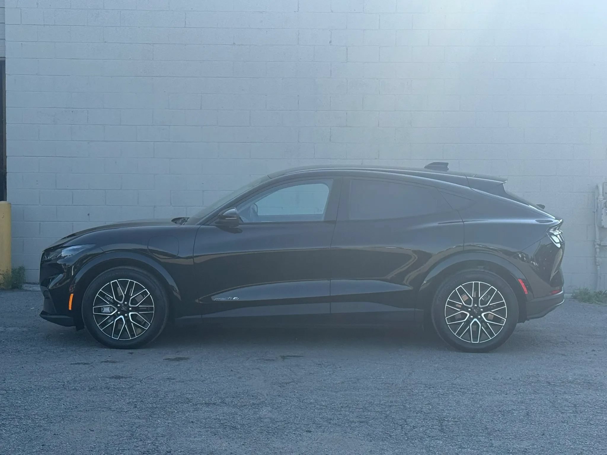 Used 2025 Ford Mustang Mach-E Premium AWD/4WD image 2