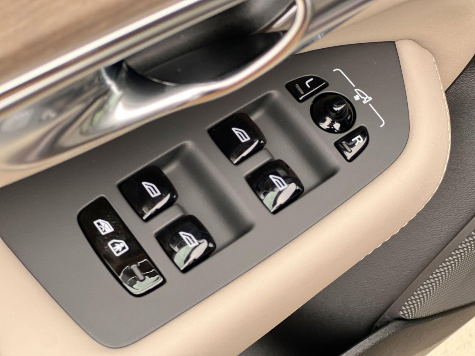 New 2026 Volvo XC90 B6 Ultra w/ Lounge Package image 15