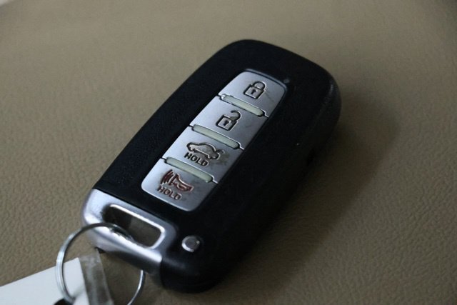 Used 2013 Hyundai Genesis 3.8 RWD image 31
