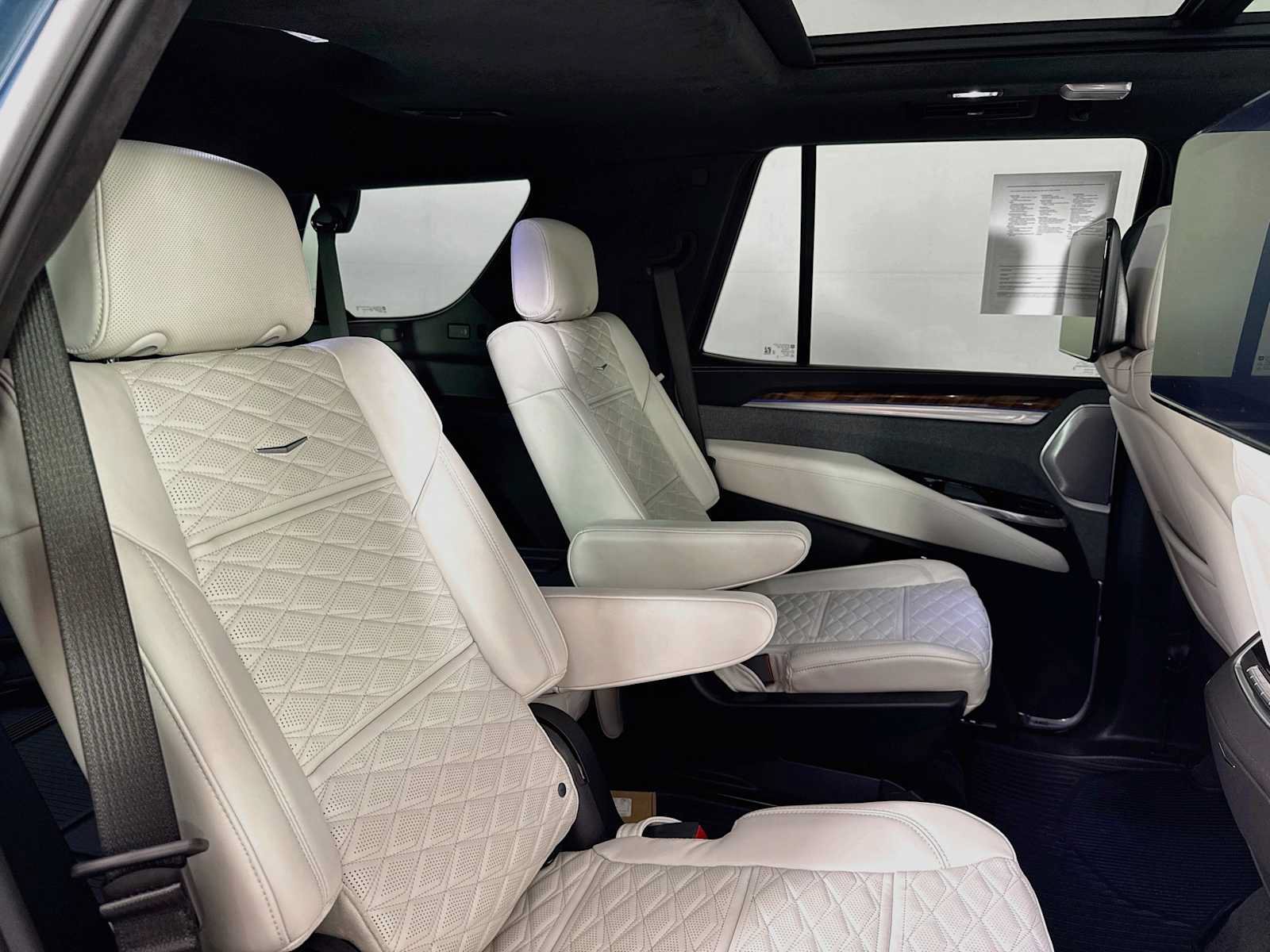 Used 2025 Cadillac Escalade Sport Platinum w/ LPO, ONYX Package AWD/4WD image 30