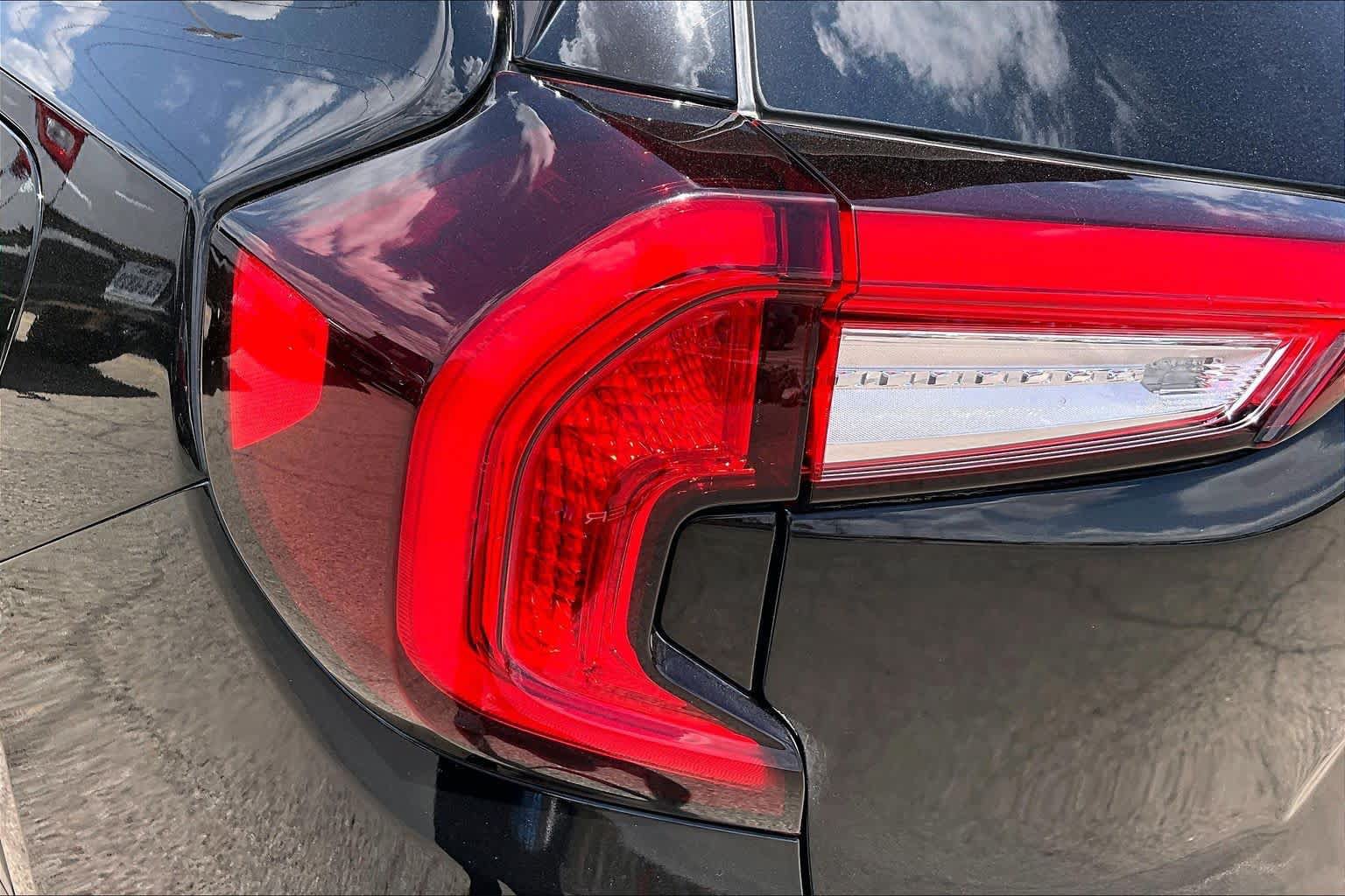 Used 2022 GMC Terrain SLT w/ Infotainment Package II FWD image 28