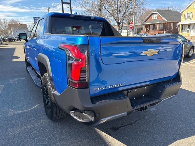 Used 2025 Chevrolet Silverado EV LT AWD/4WD image 4