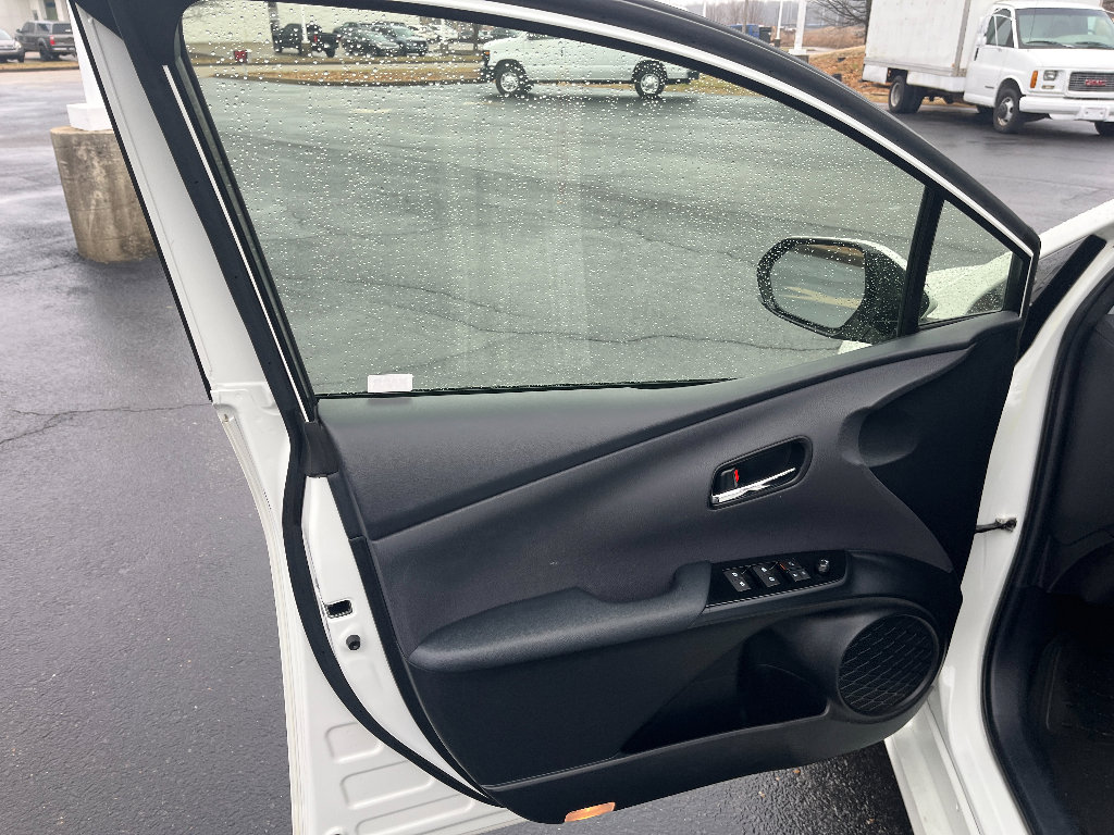 Used 2016 Toyota Prius Three Touring image 27