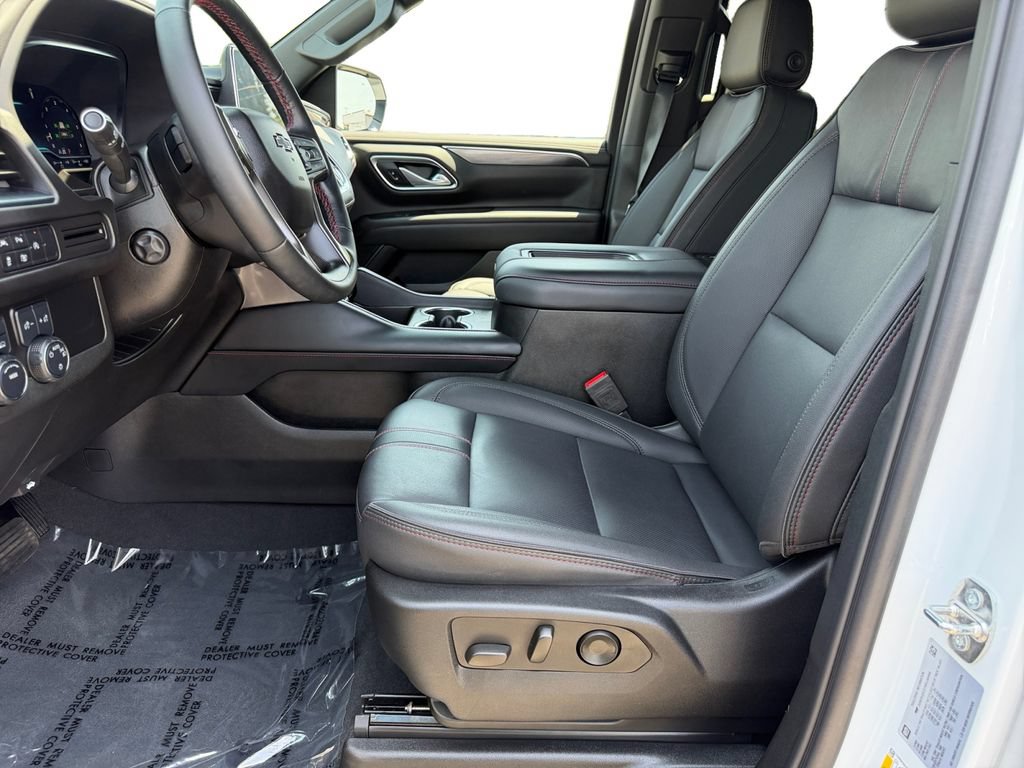 Used 2024 Chevrolet Suburban RST w/ Luxury Package AWD/4WD image 15