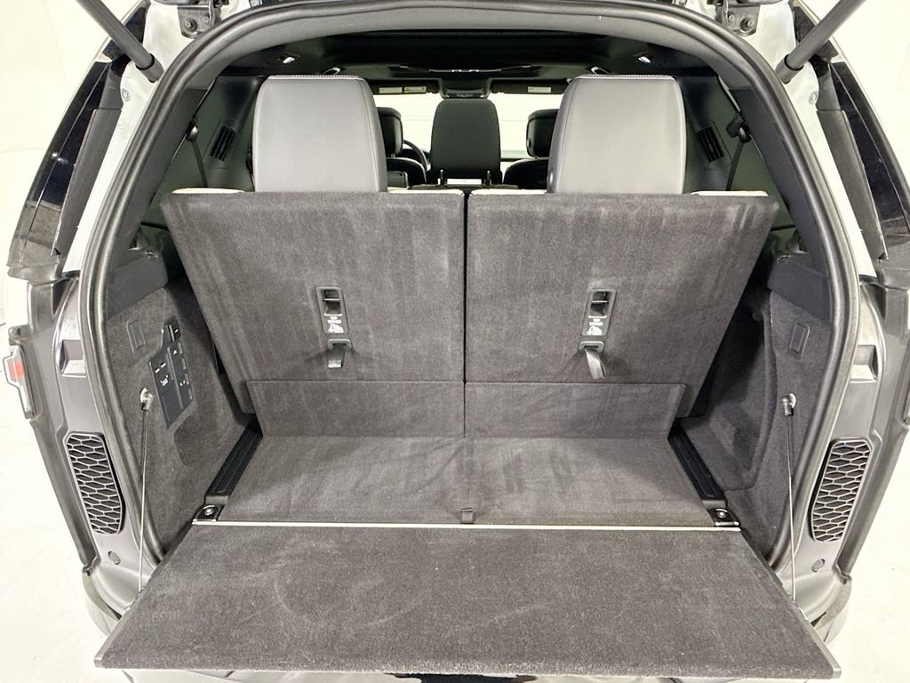 Used 2024 Land Rover Discovery Dynamic SE image 28