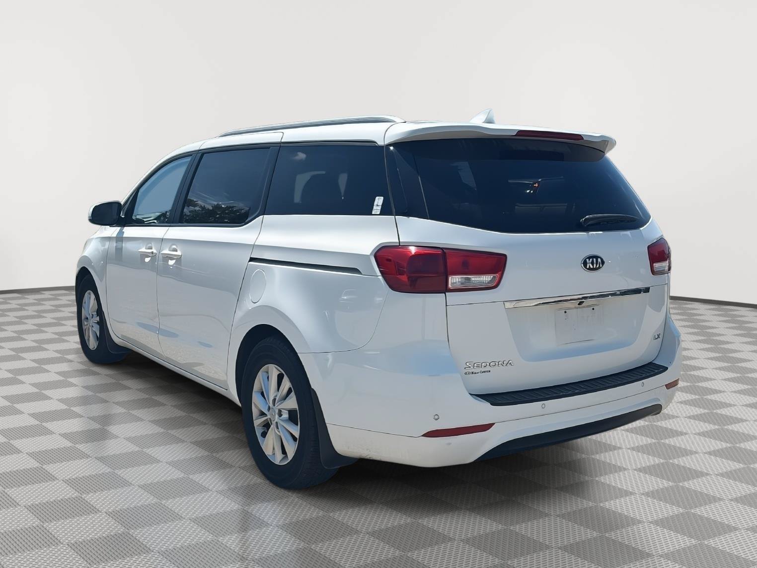 Used 2015 Kia Sedona LX w/ LX Convenience Package FWD image 26