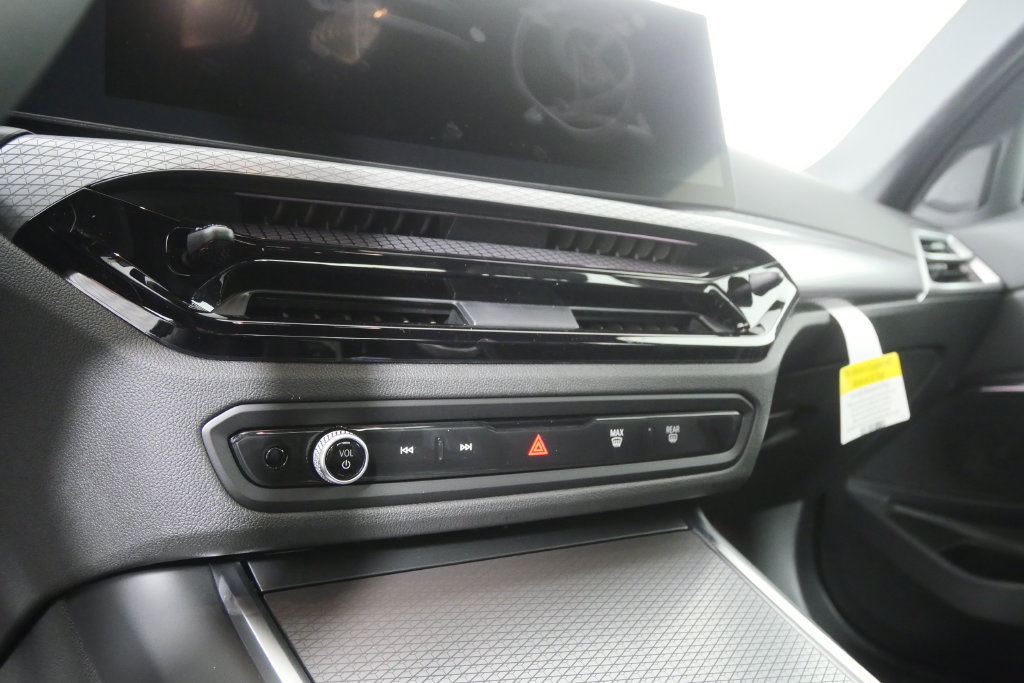 New 2026 BMW 330i Sedan w/ M Sport Package RWD image 18