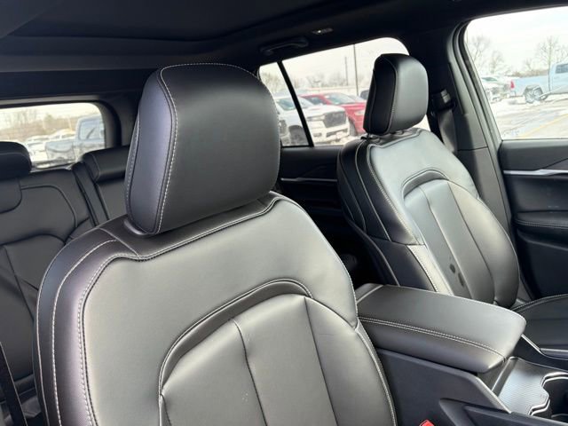 New 2026 Jeep Grand Cherokee Limited w/ Limited Altitude Package AWD/4WD image 32