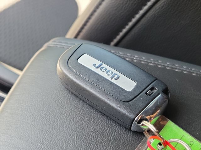 Used 2026 Jeep Compass Latitude AWD/4WD image 34