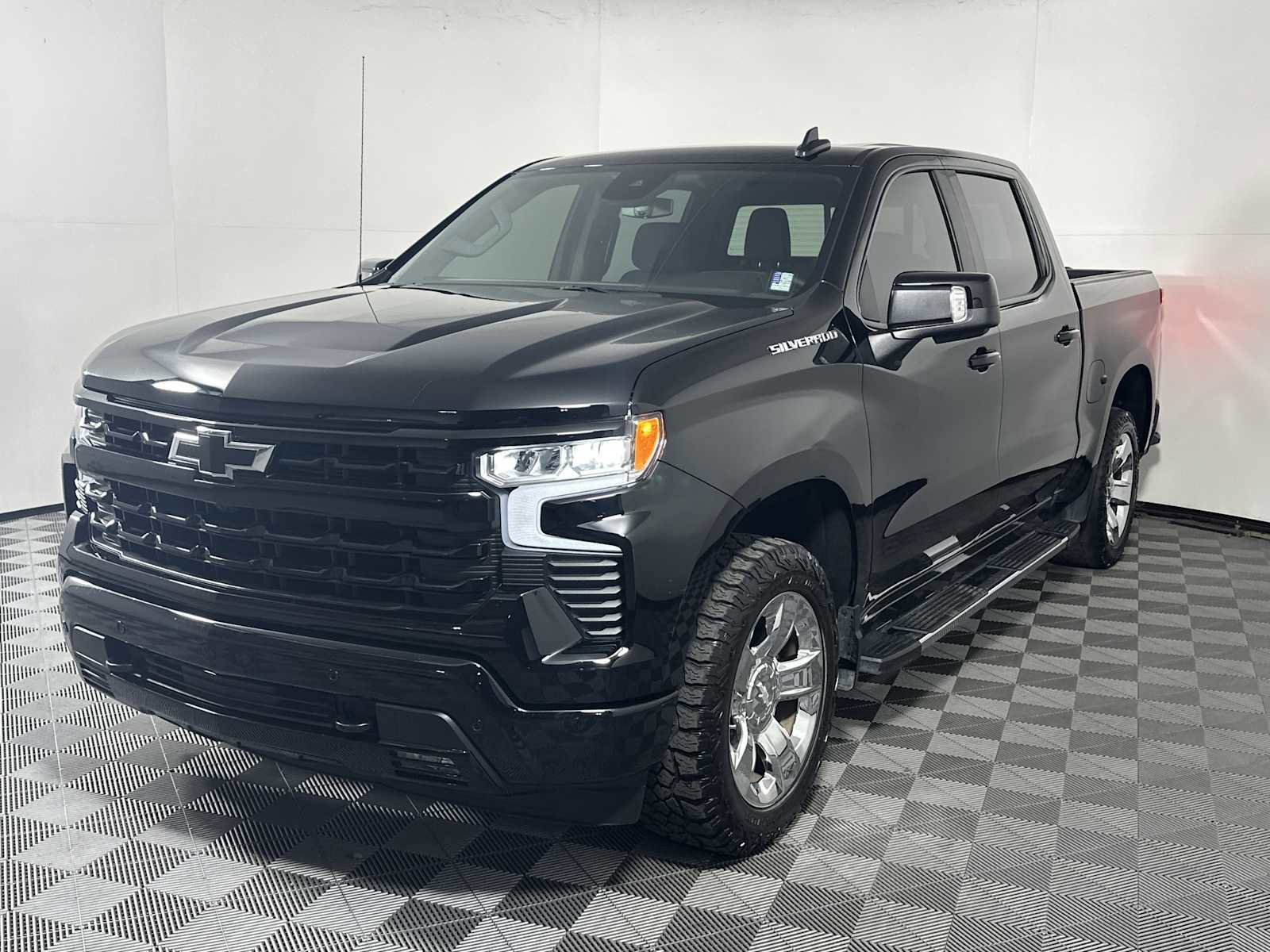 Used 2025 Chevrolet Silverado 1500 RST w/ Convenience Package II image 3