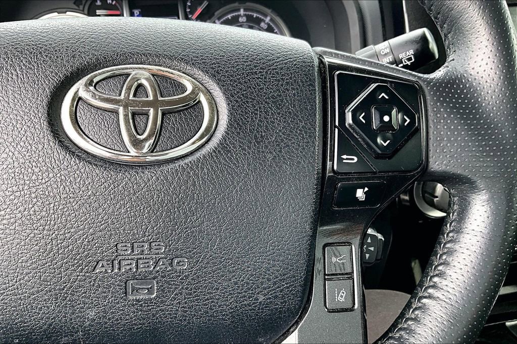 Used 2020 Toyota 4Runner TRD Off-Road Premium AWD/4WD image 27