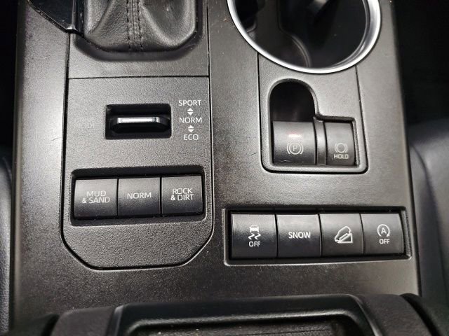 Used 2020 Toyota Highlander XLE image 24