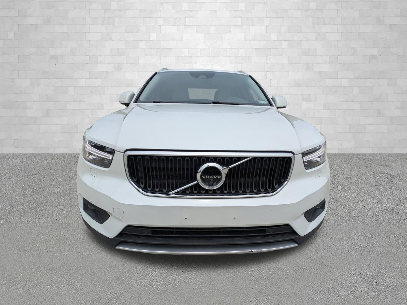 Used 2021 Volvo XC40 T5 Momentum w/ Premium Package image 6