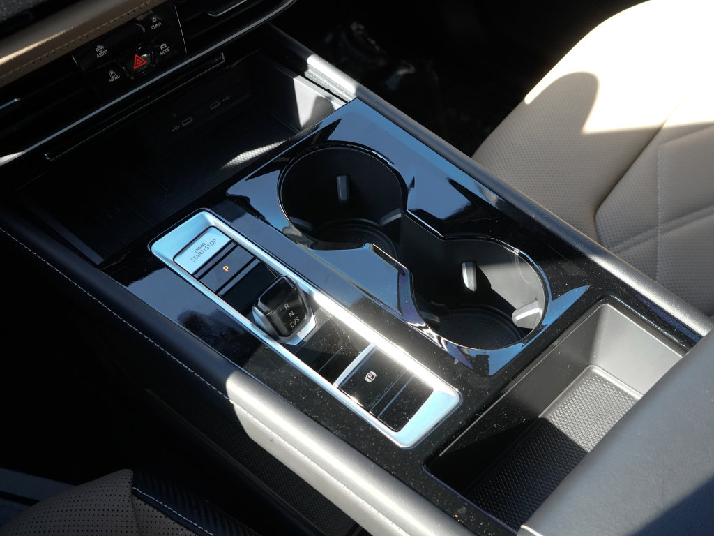 Used 2025 Volkswagen Atlas Cross Sport SE w/ Panoramic Sunroof Package image 24