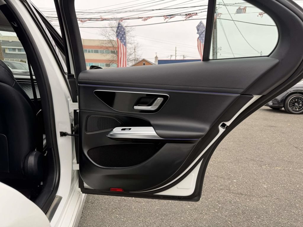 Used 2025 Mercedes-Benz E 350 4MATIC Sedan image 17