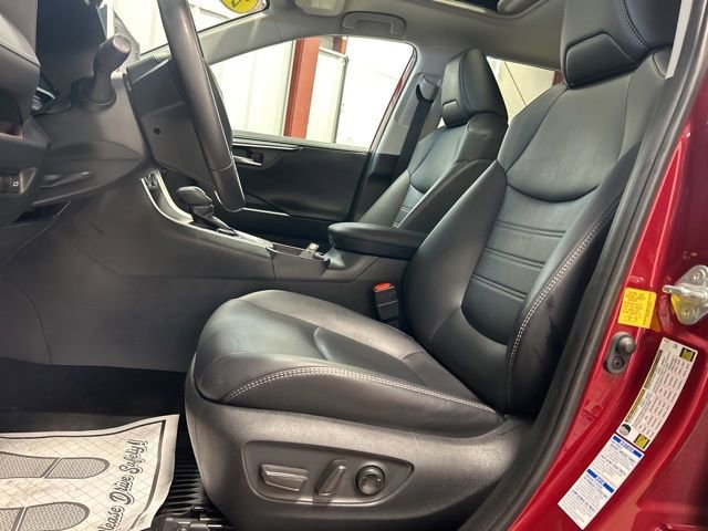 Used 2019 Toyota RAV4 Limited AWD/4WD image 12