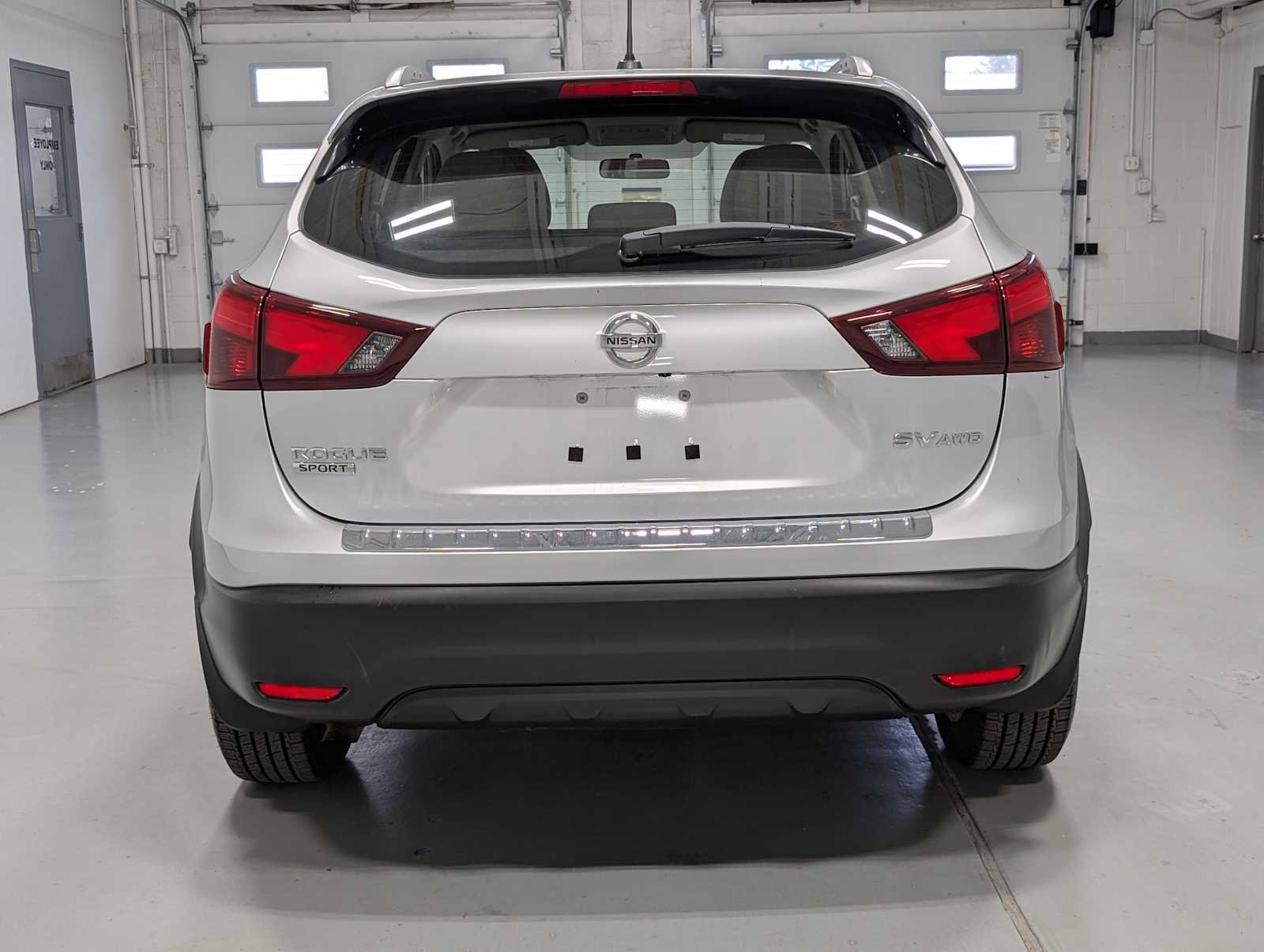 Used 2018 Nissan Rogue Sport SV w/ SV Technology Package AWD/4WD image 9