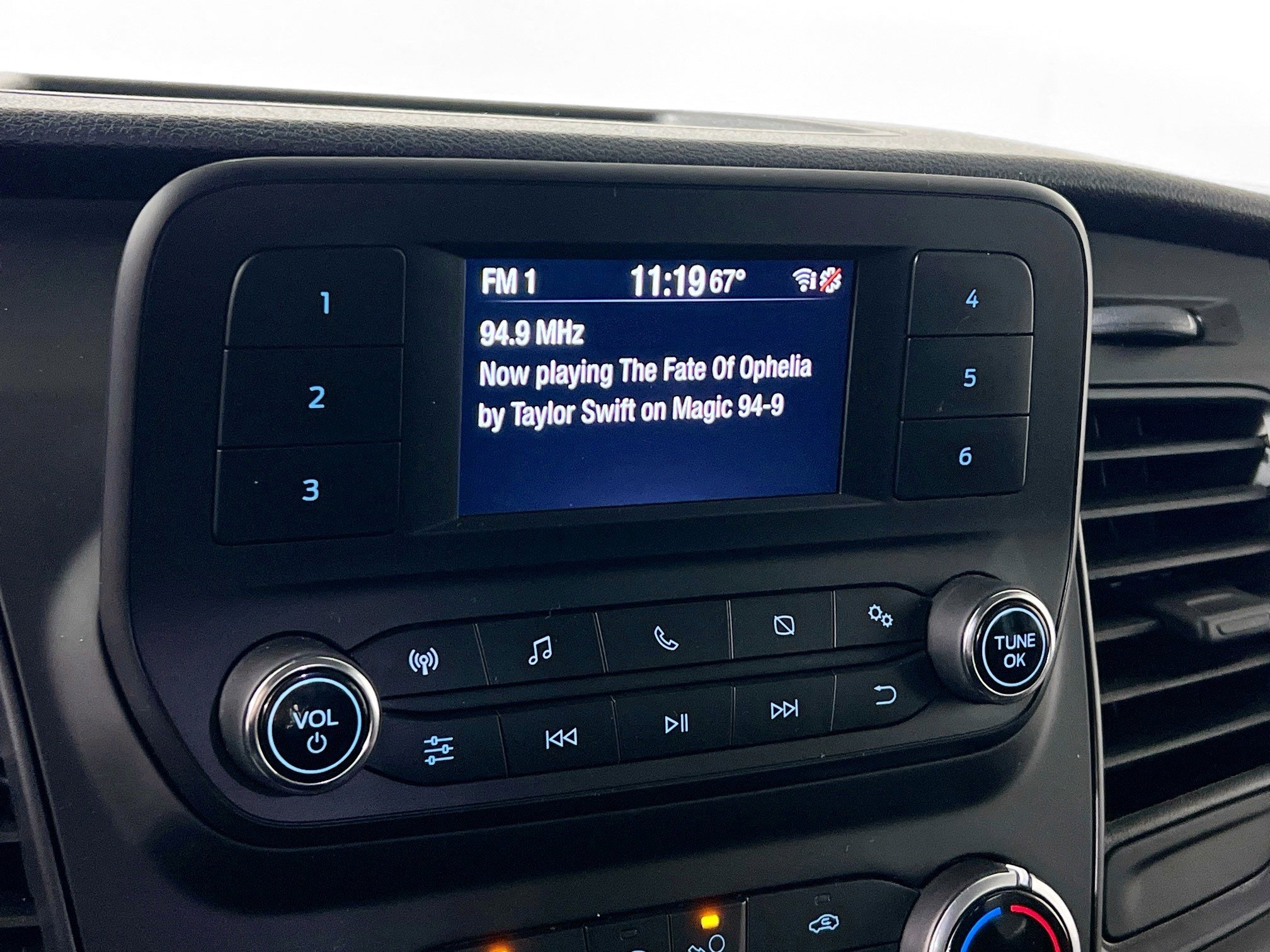 Used 2025 Ford Transit 250 Low Roof w/ Exterior Upgrade Package image 27