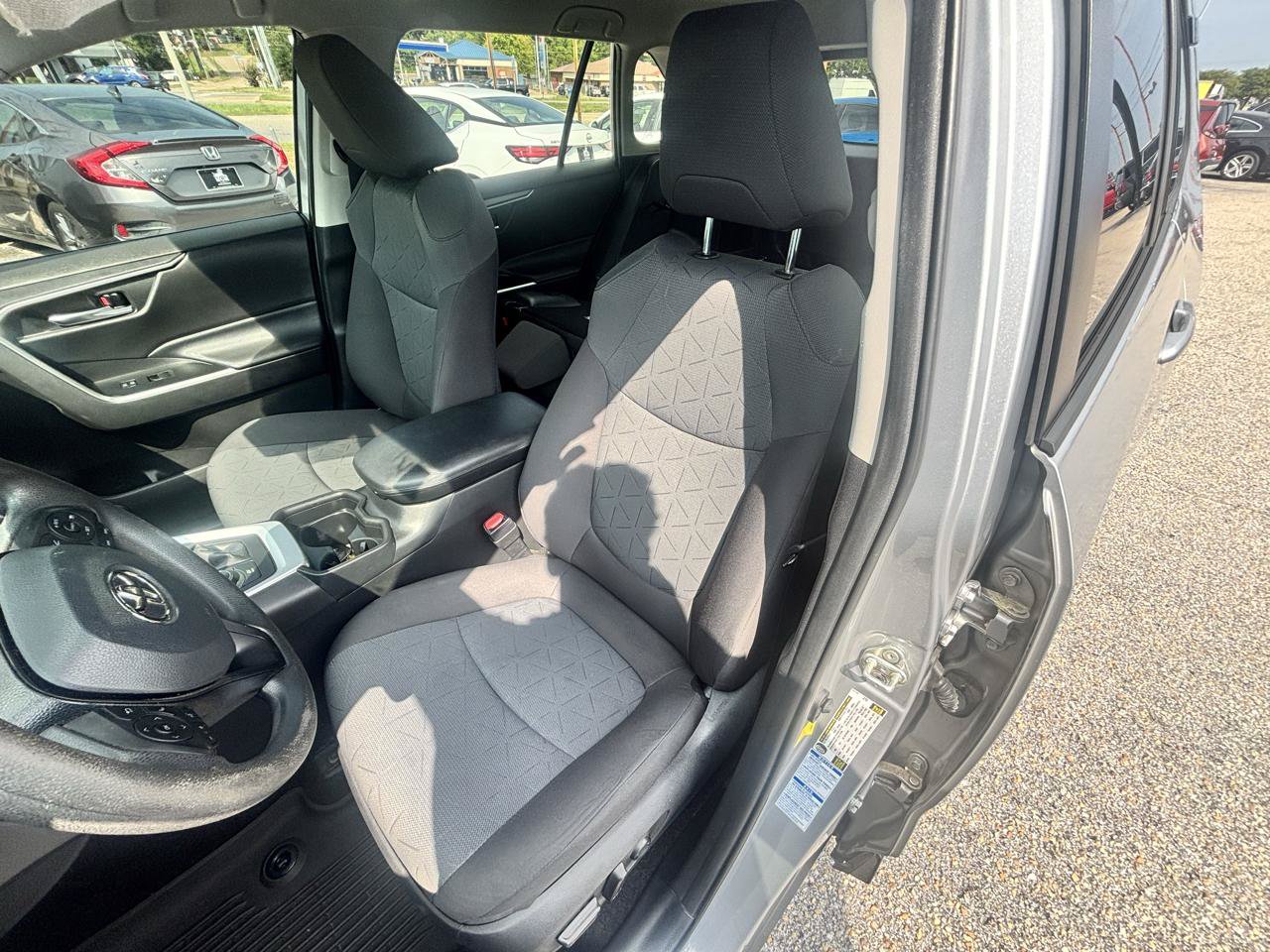 Used 2020 Toyota RAV4 XLE AWD/4WD image 37