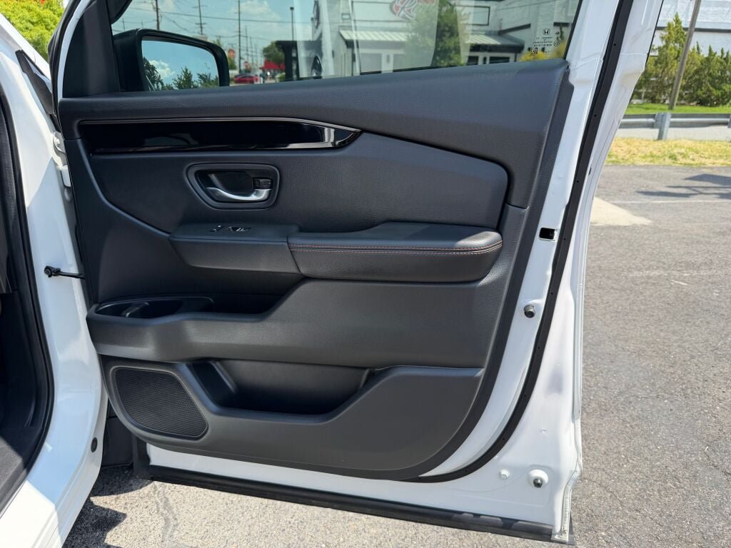 Used 2023 Honda Pilot TrailSport image 28