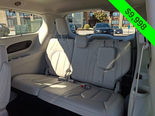 Used 2017 Chrysler Pacifica Touring-L w/ Tire & Wheel Group image 11