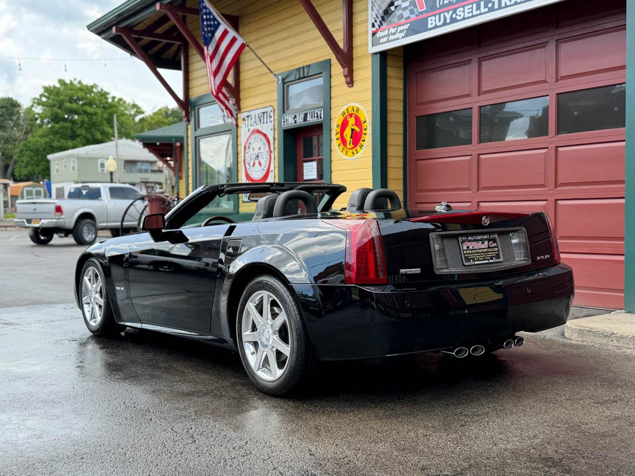 Used 2005 Cadillac XLR RWD image 11