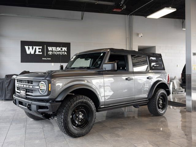 Used 2021 Ford Bronco Black Diamond image 2