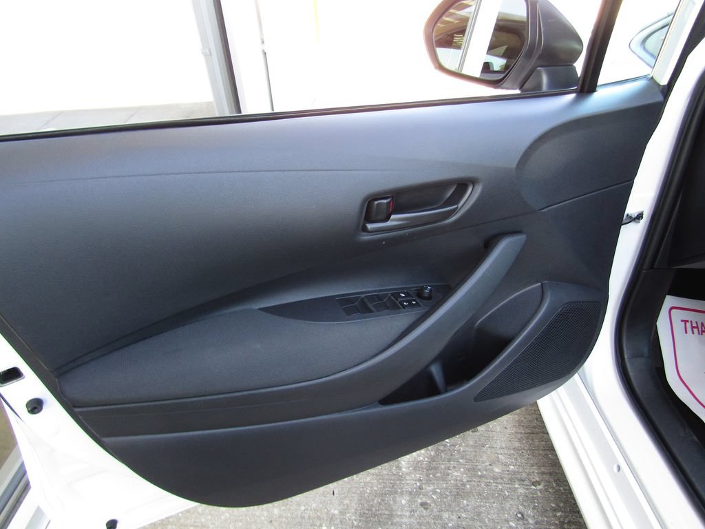 Used 2025 Toyota Corolla LE FWD image 14