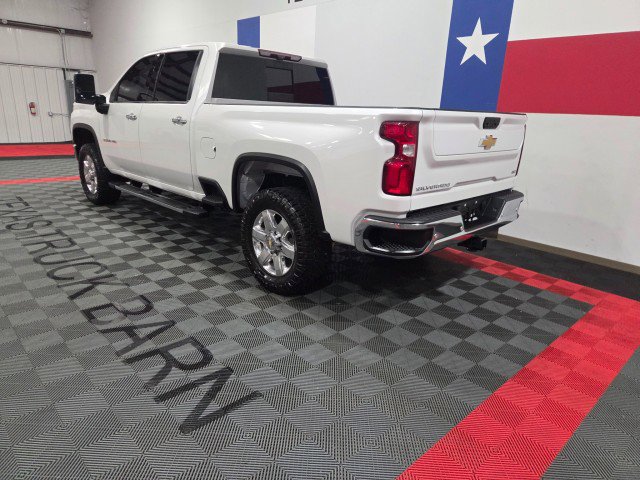 Used 2022 Chevrolet Silverado 2500 LTZ w/ LTZ Premium Package AWD/4WD image 11