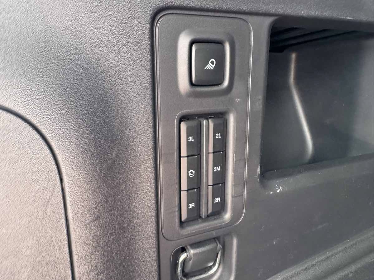 Used 2025 Ford Expedition Active AWD/4WD image 30