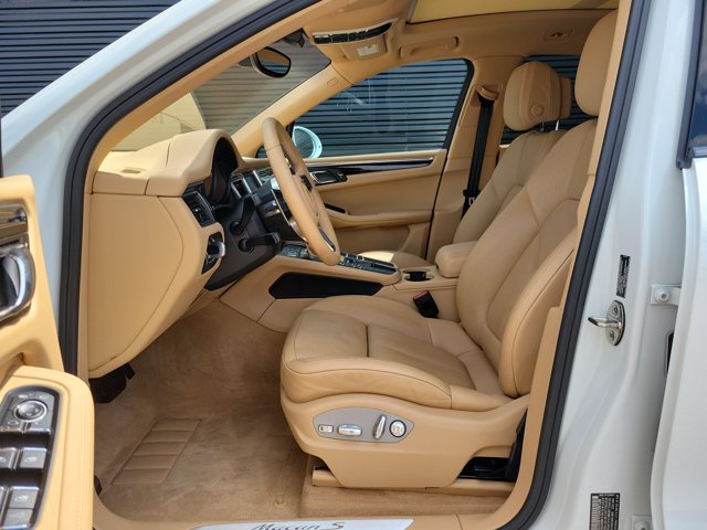 Certified 2016 Porsche Macan S AWD/4WD image 4
