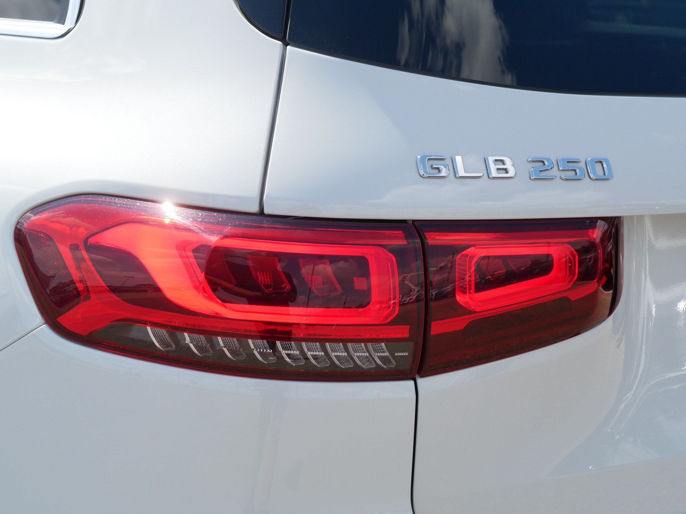 Used 2021 Mercedes-Benz GLB 250 4MATIC image 17