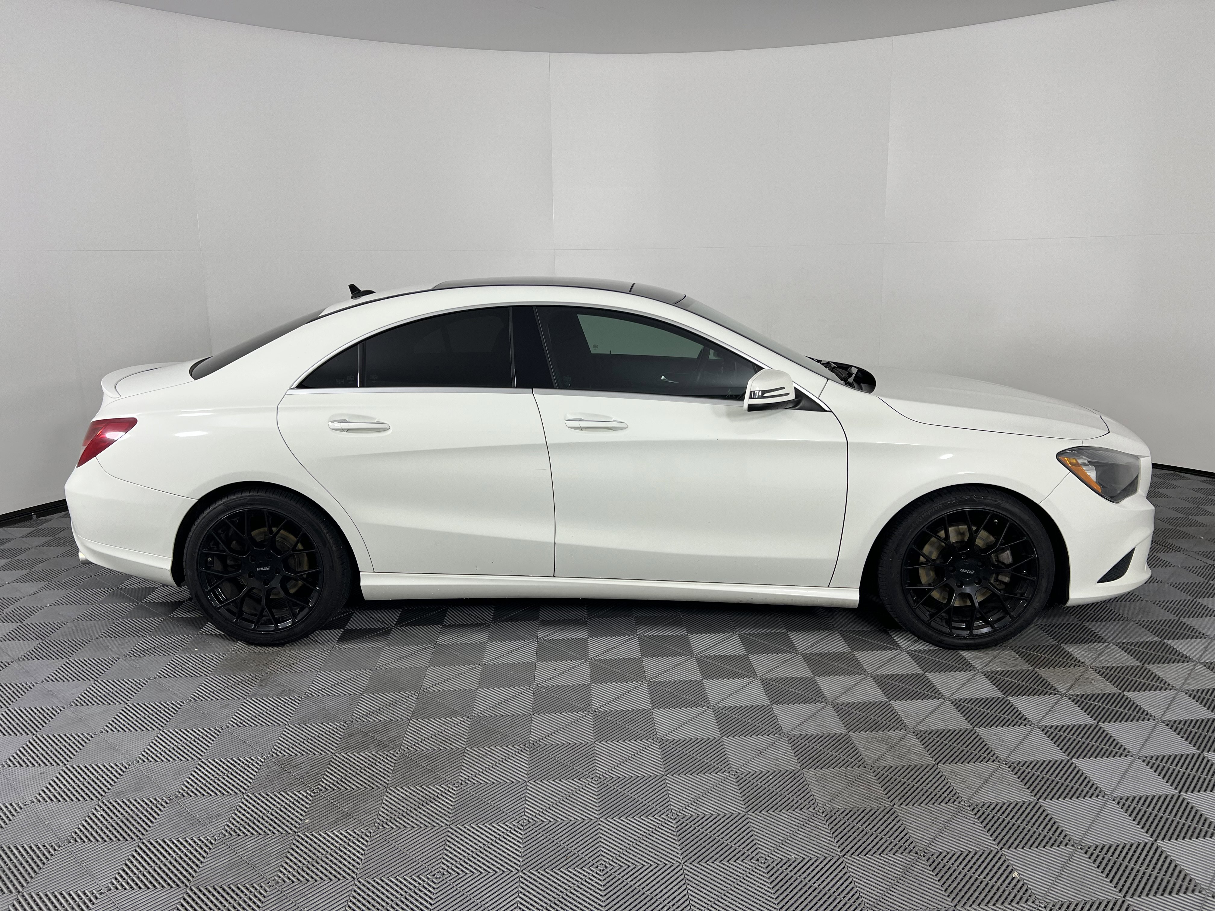 Used 2015 Mercedes-Benz CLA 250 4MATIC image 13