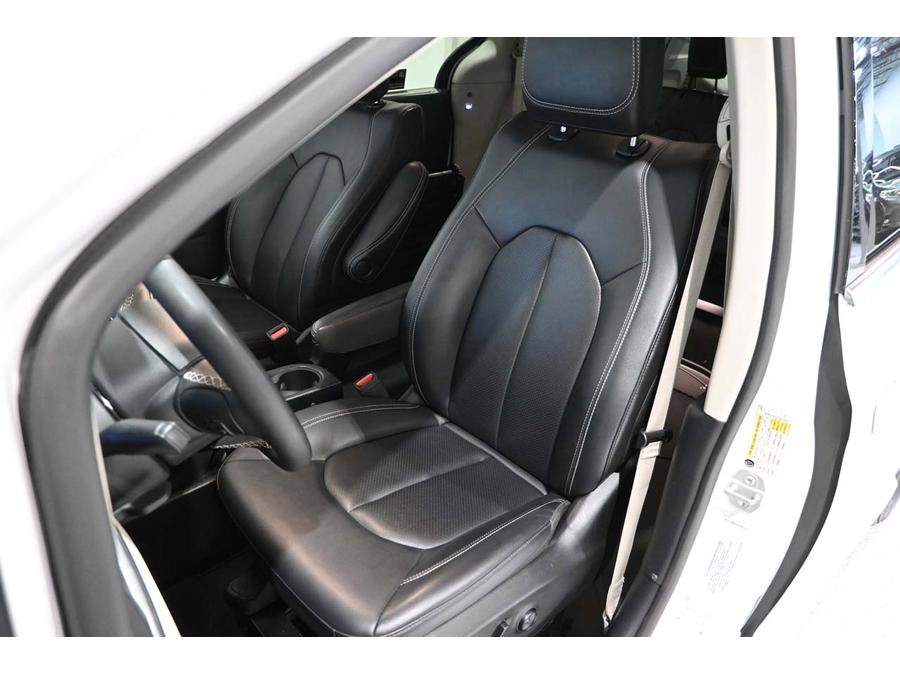 Used 2024 Chrysler Pacifica Touring-L FWD image 14