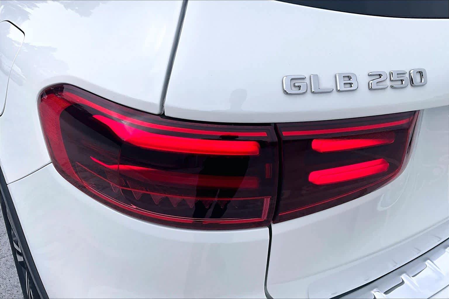 Used 2025 Mercedes-Benz GLB 250 image 28