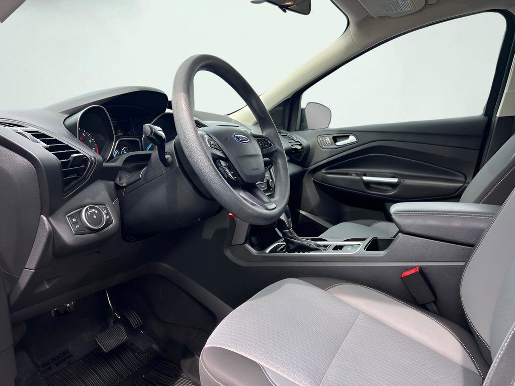 Used 2018 Ford Escape SE image 2