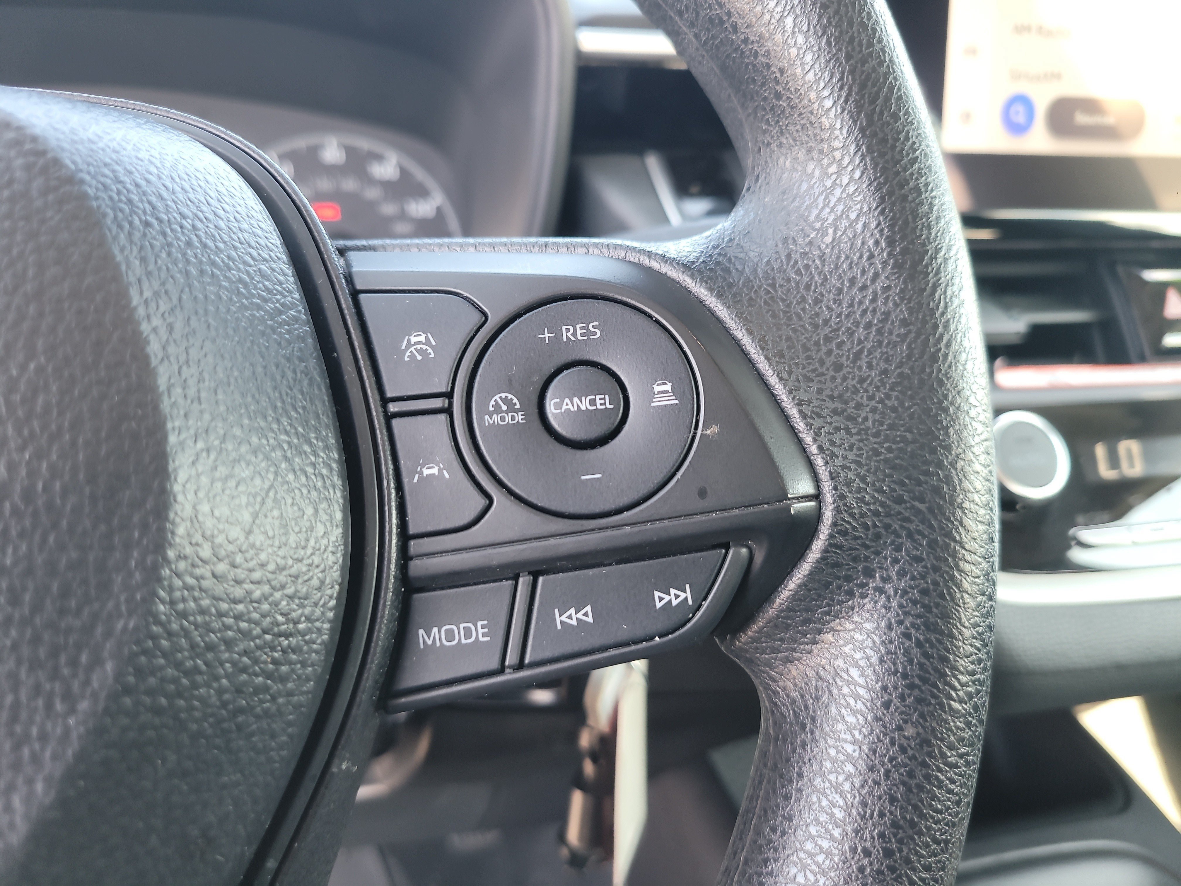Used 2025 Toyota Corolla LE FWD image 28
