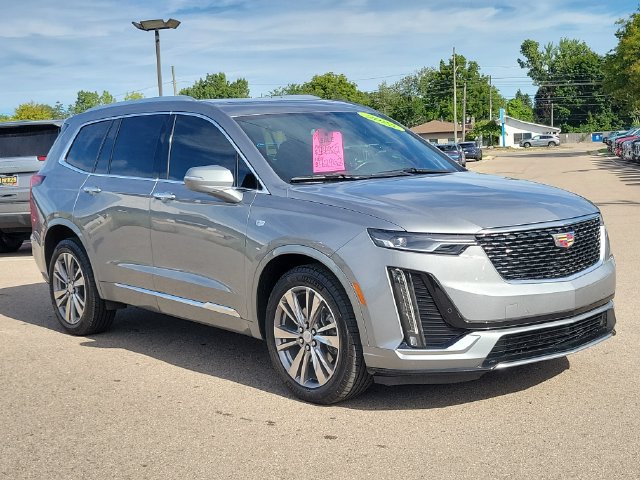 Used 2025 Cadillac XT6 Premium Luxury AWD/4WD image 2