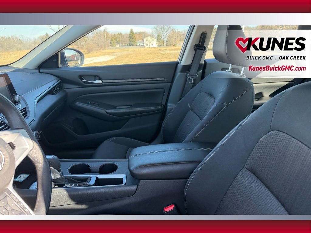 Used 2025 Nissan Altima 2.5 SV image 9