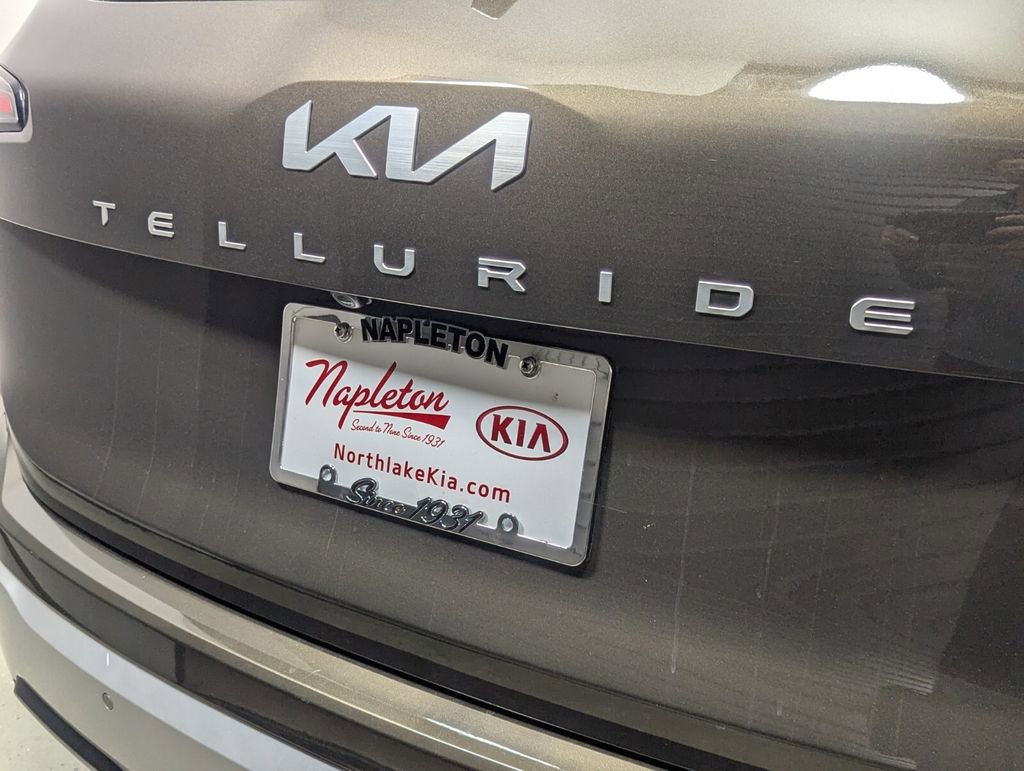 Used 2024 Kia Telluride EX w/ EX Captain's Chair Package FWD image 8