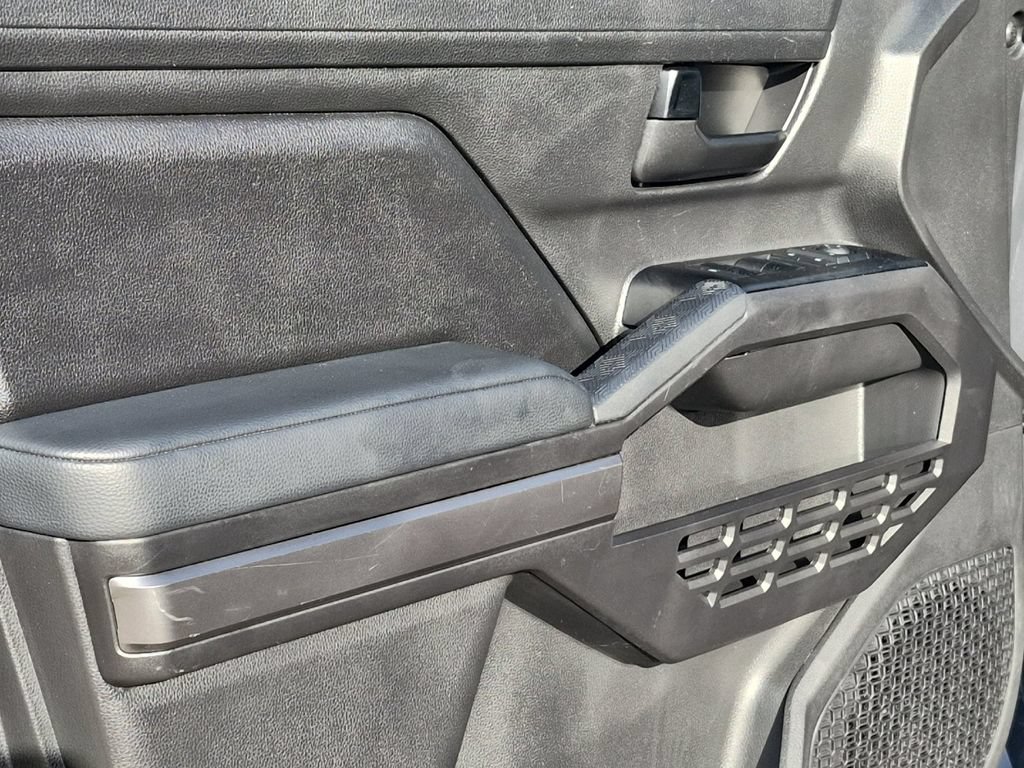 Certified 2025 Toyota Tacoma SR5 AWD/4WD image 11