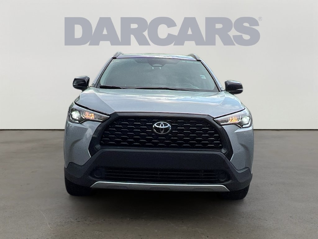 Used 2025 Toyota Corolla Cross LE FWD image 2