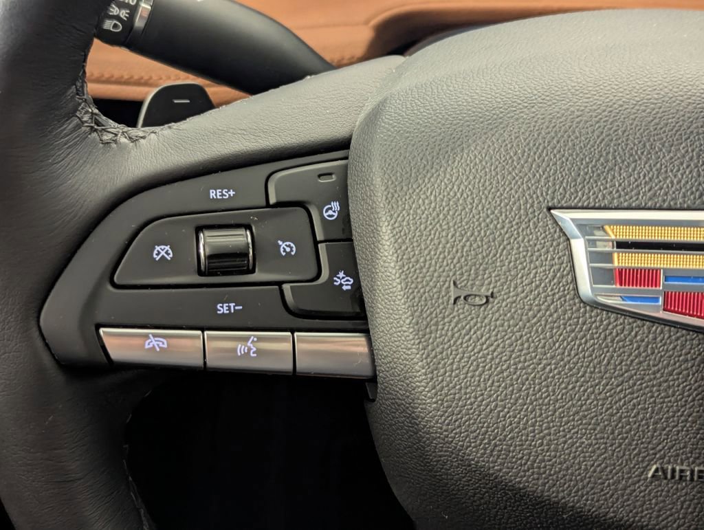 Used 2025 Cadillac XT4 Premium Luxury image 7