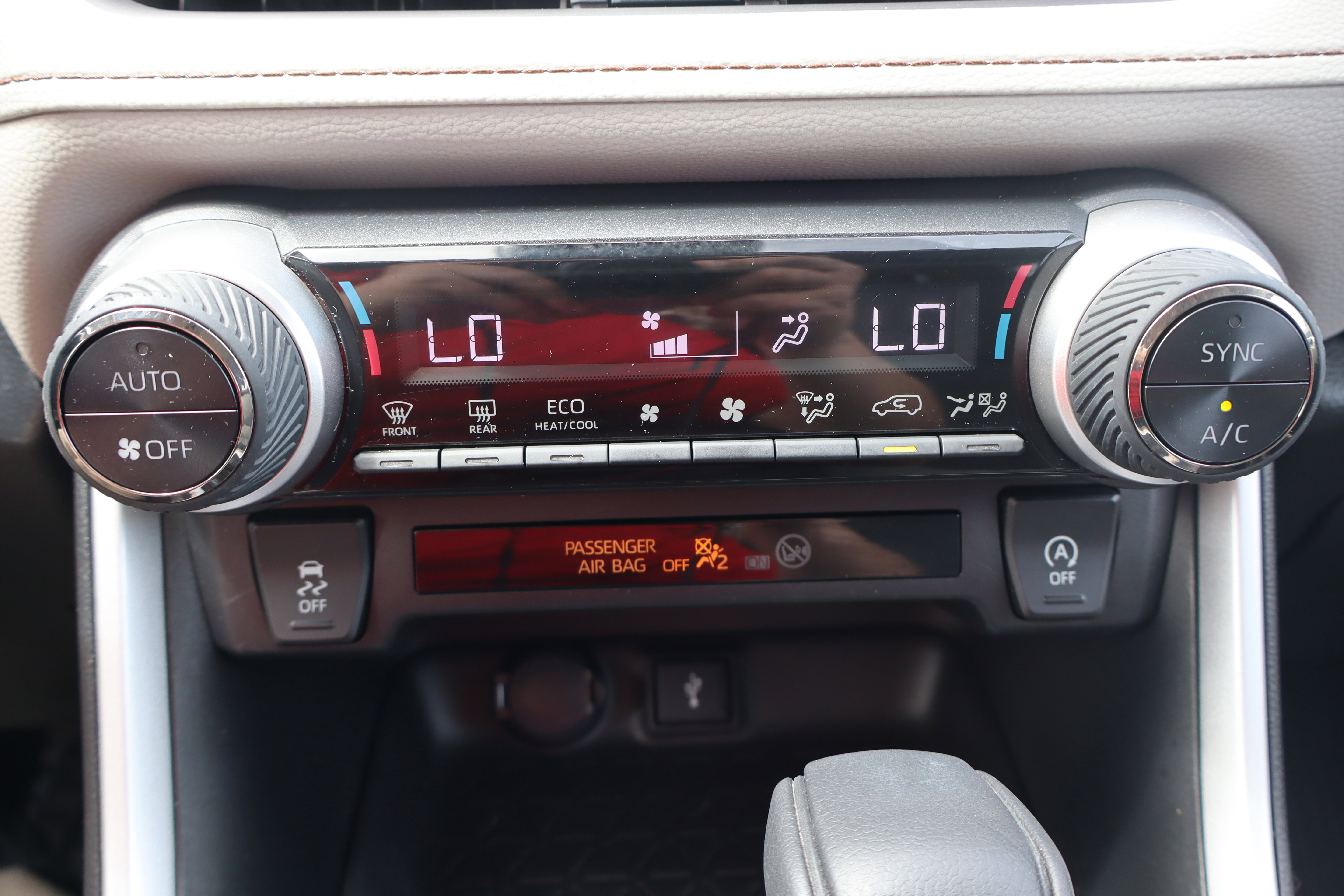 Used 2022 Toyota RAV4 XLE AWD/4WD image 21