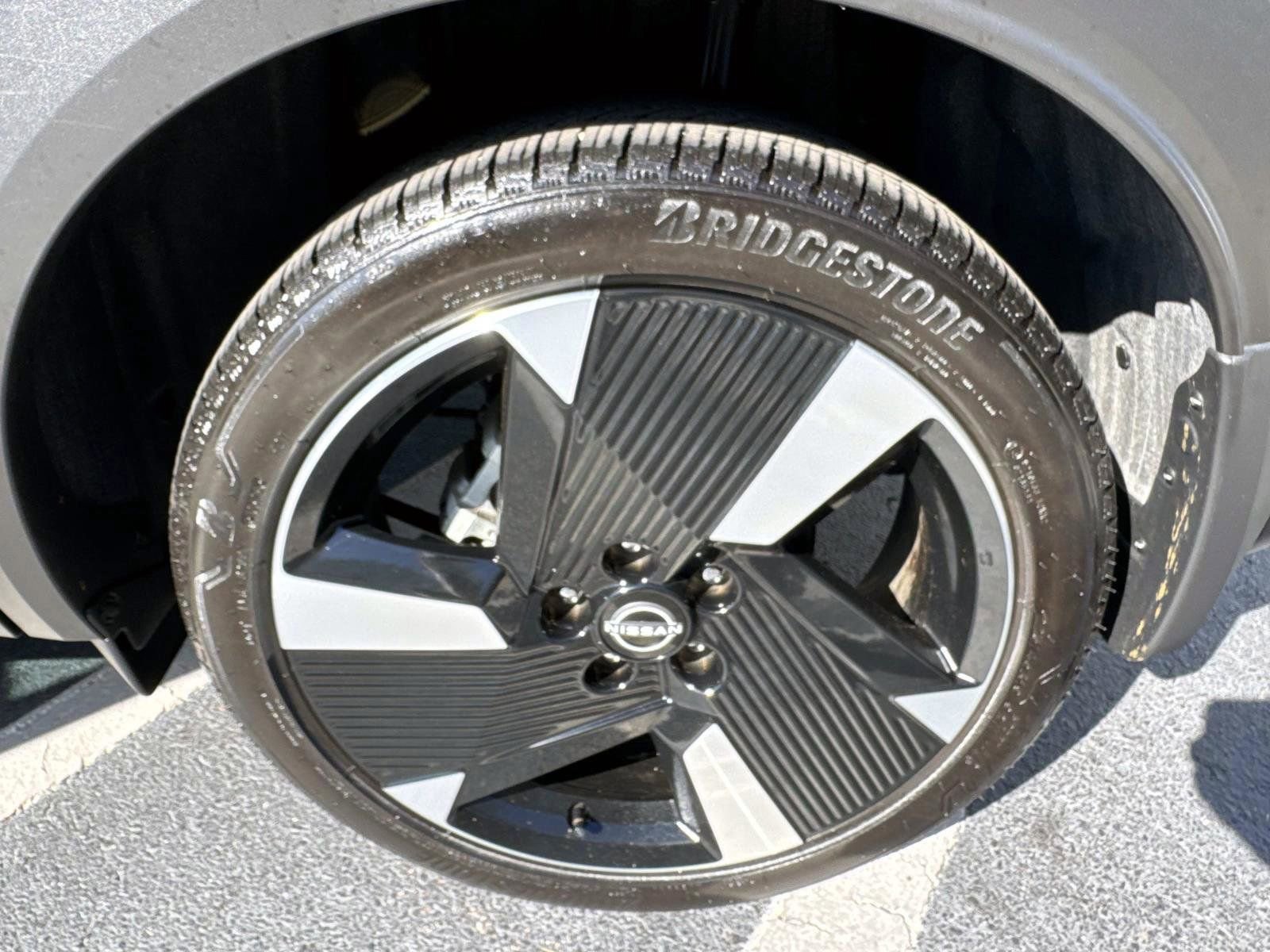 Used 2025 Nissan Kicks SR image 28