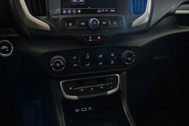 Used 2024 GMC Terrain SLE w/ Elevation Edition image 32