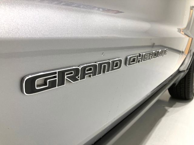 Used 2019 Jeep Grand Cherokee Limited w/ Luxury Group II image 9