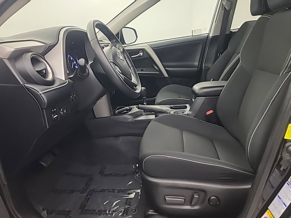 Used 2018 Toyota RAV4 XLE AWD/4WD image 25