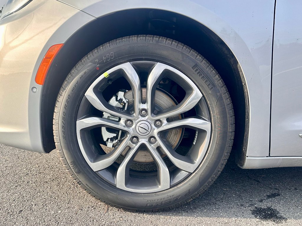 New 2026 Chrysler Pacifica Pinnacle w/ Trailer Tow Group FWD image 26
